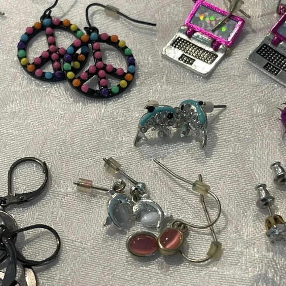 Fun earring lot for kids/women 31 pairs! Pierced earrings dangles studs fashion - Picture 7 of 10